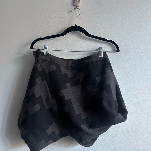 Vivienne Westwood red label wool asymmetrical mini skirt. Size US S. - Picture 5 of 8